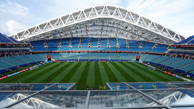 WORLD CUP 2018: Mưa lớn gây hư hại sân vận động ngay sau chung kết 